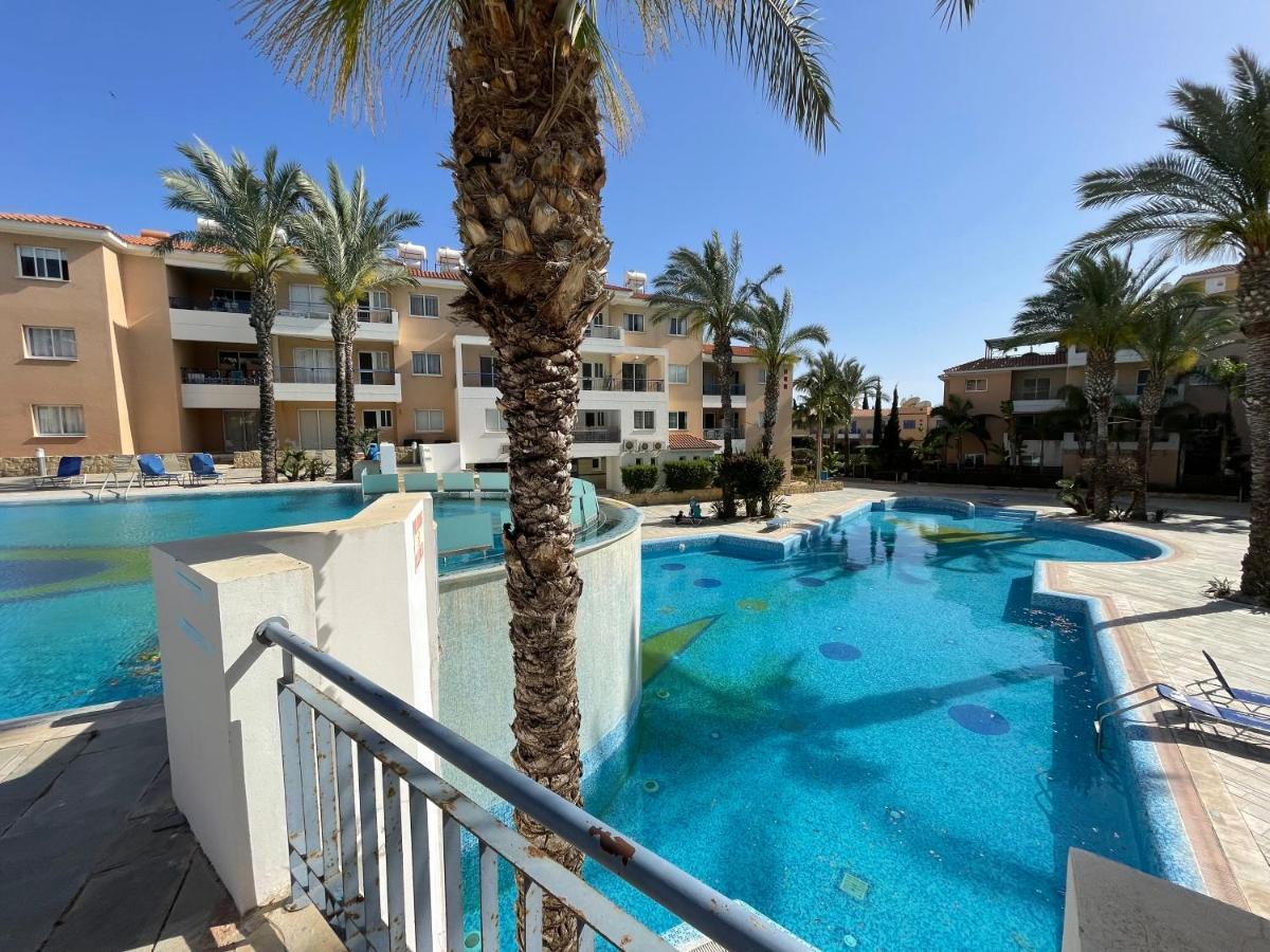 Iris Village Grand Apartment Paphos Kültér fotó
