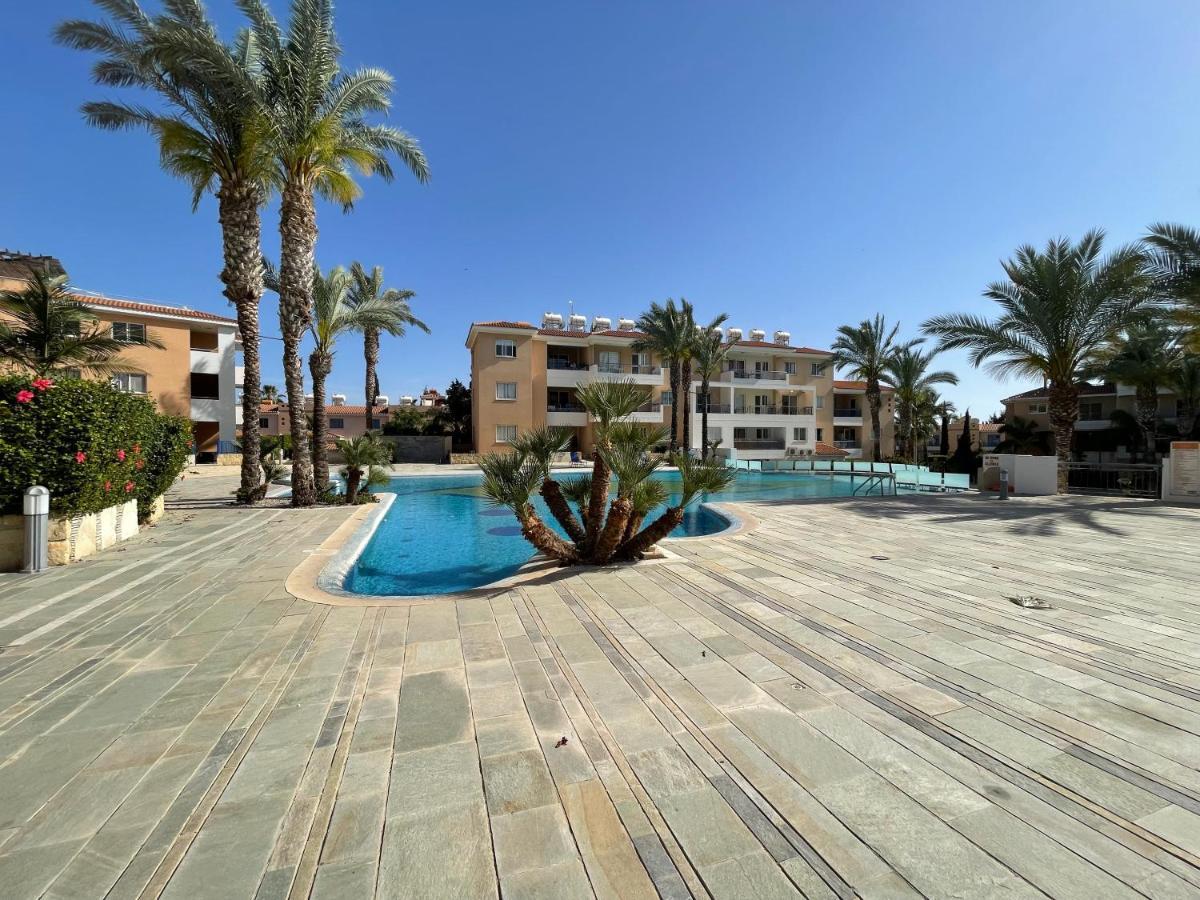 Iris Village Grand Apartment Paphos Kültér fotó