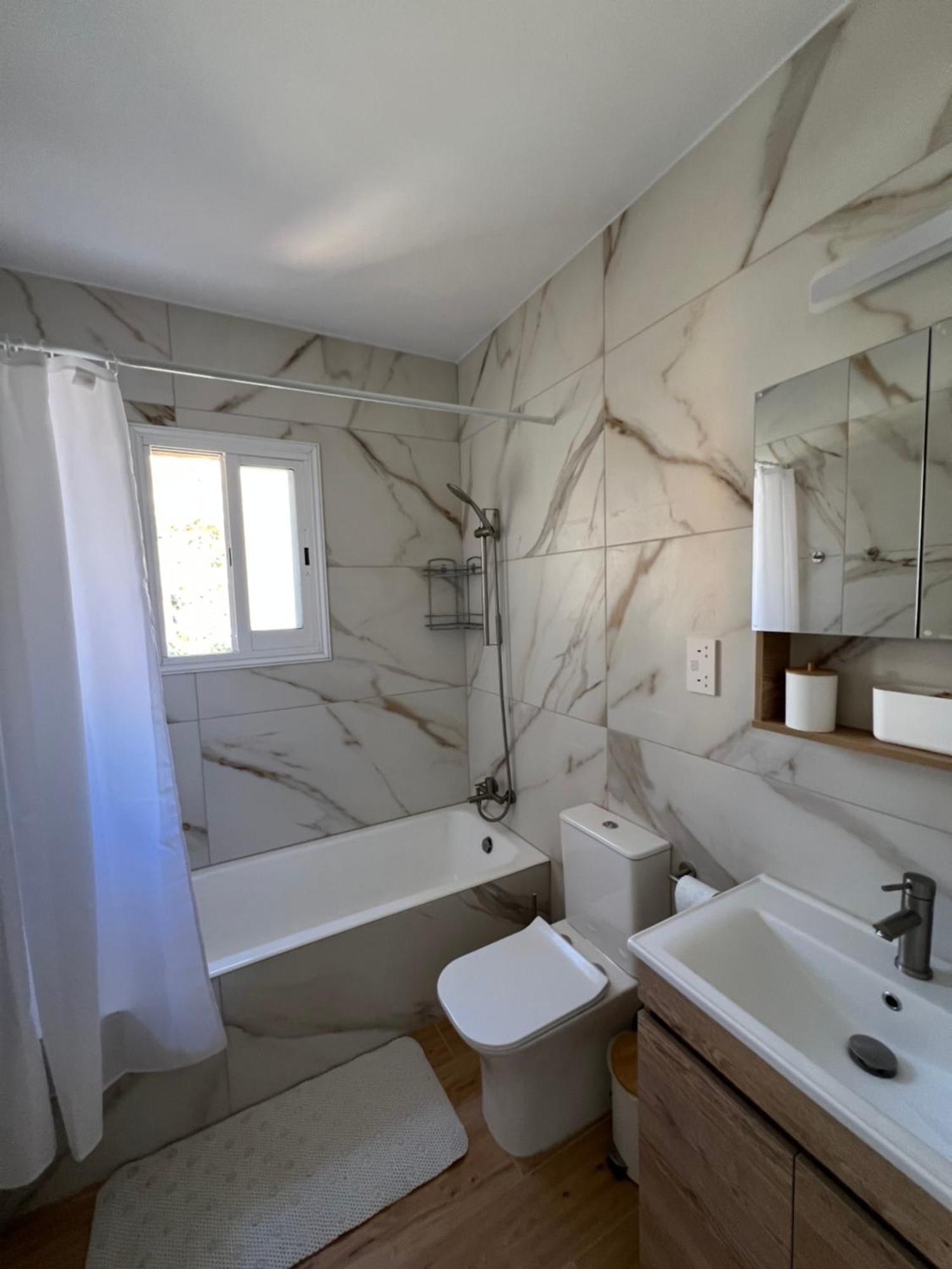 Iris Village Grand Apartment Paphos Kültér fotó