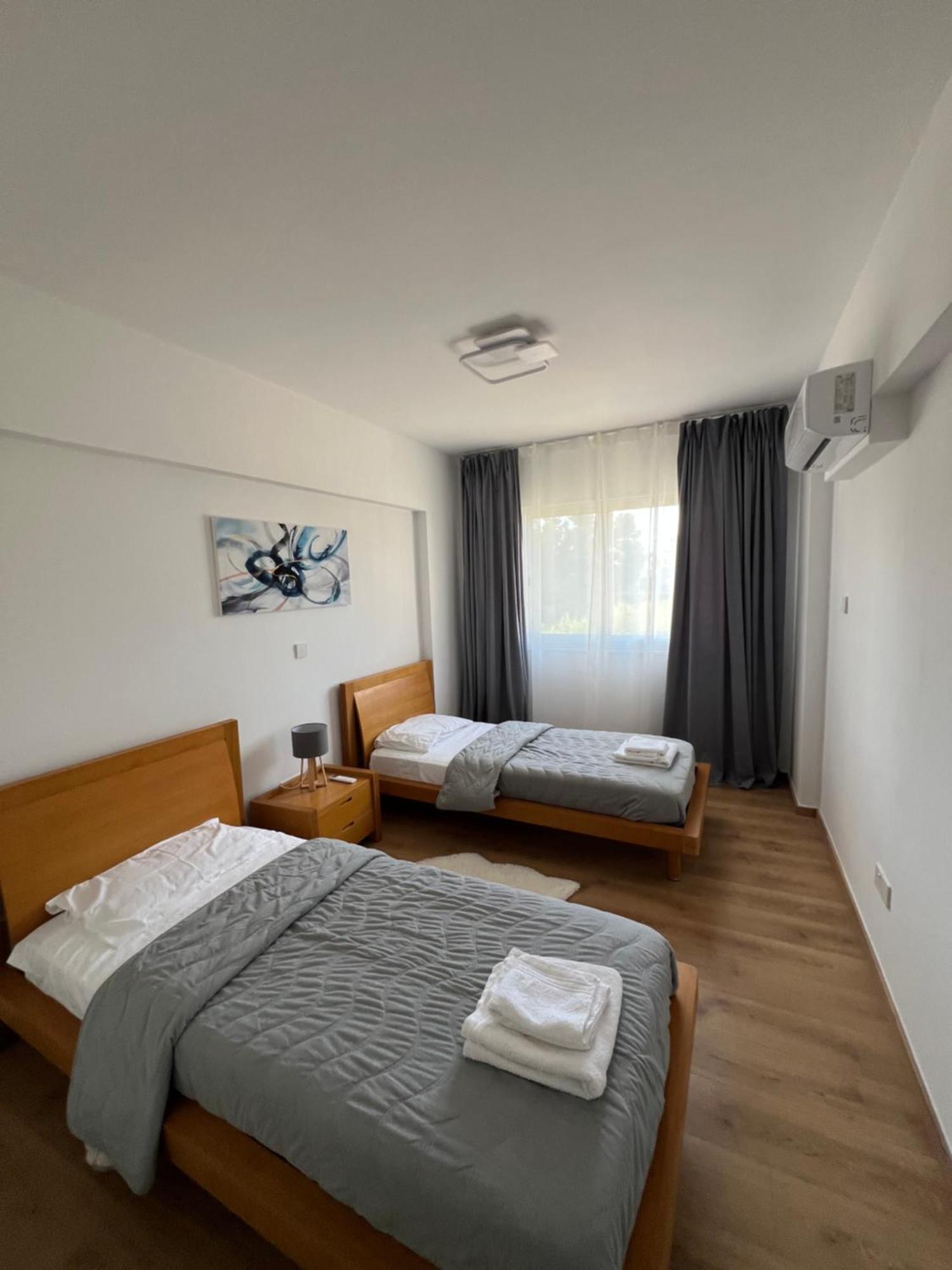 Iris Village Grand Apartment Paphos Kültér fotó